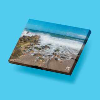 Olas sobre las rocas